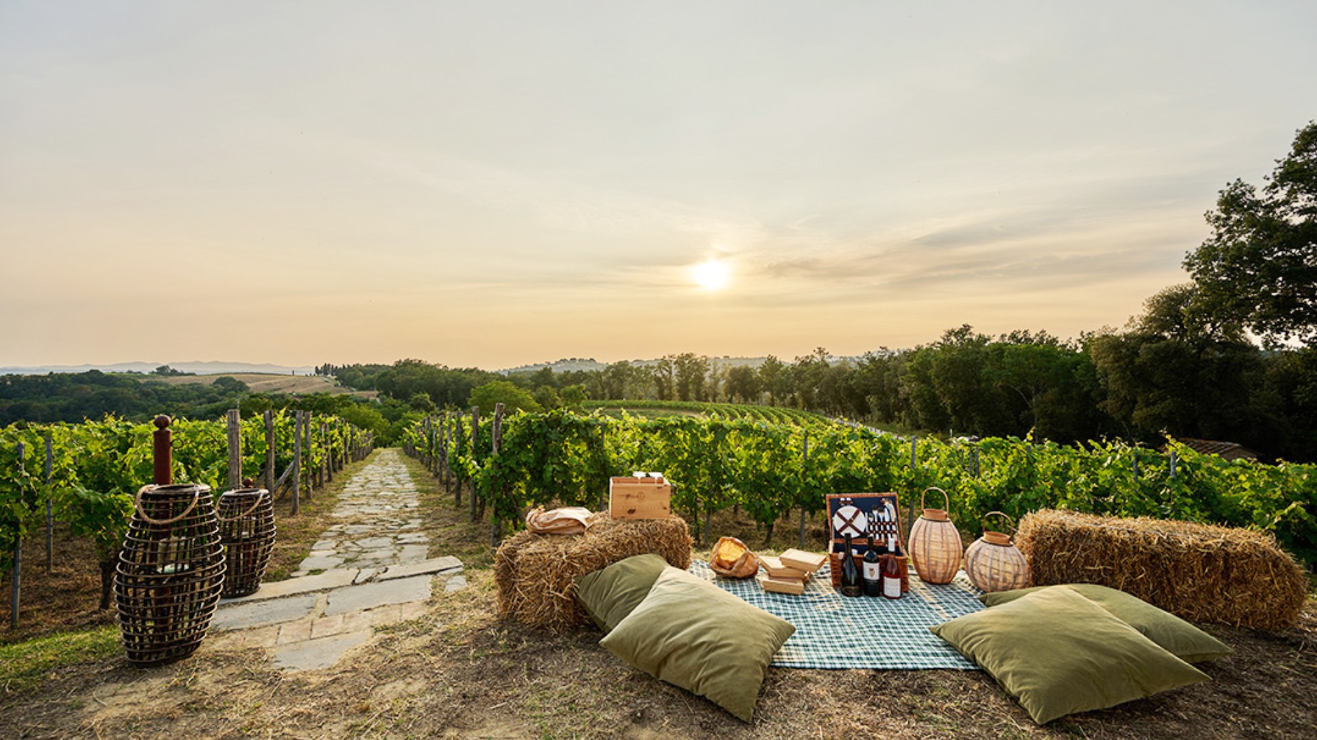 Lantern Festivals, Festive Florence & Bali Wildlife Encounters