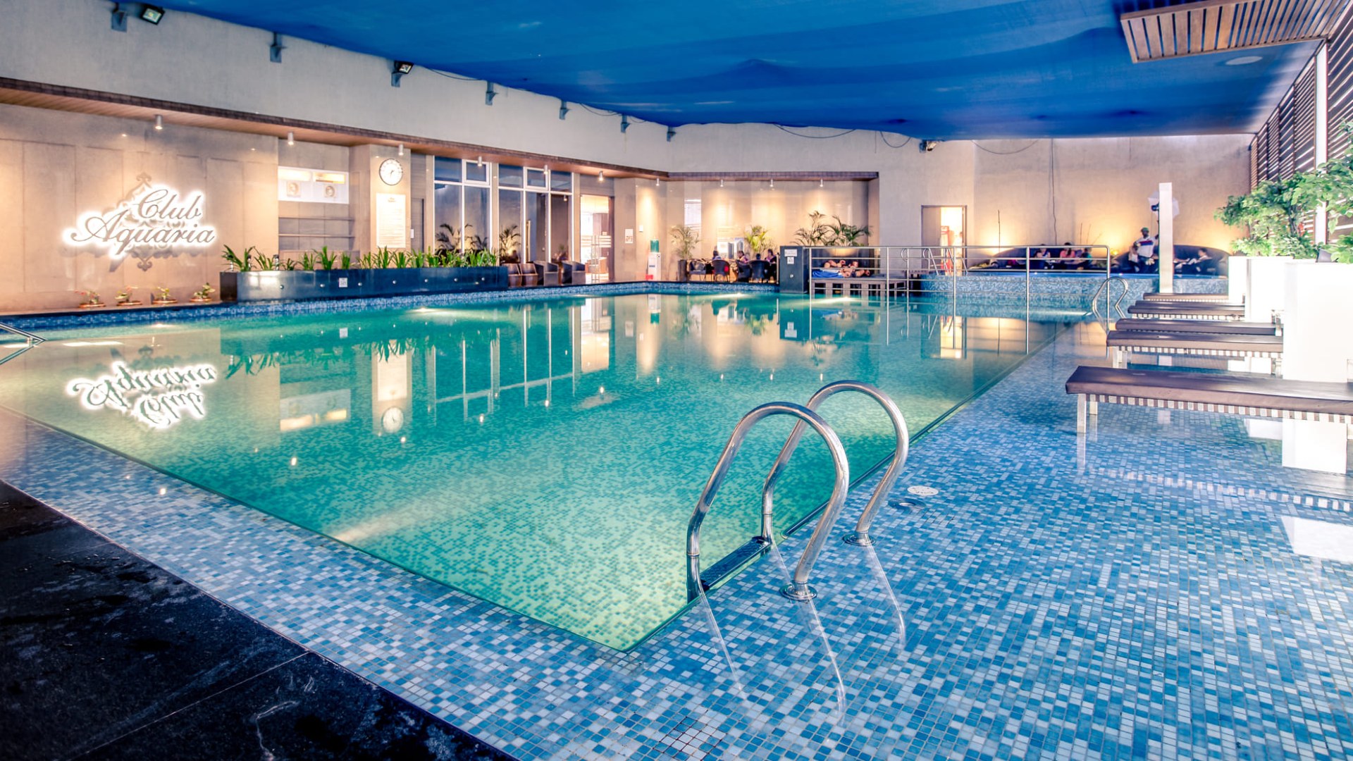 Mumbai A La Mode: Club Aquaria